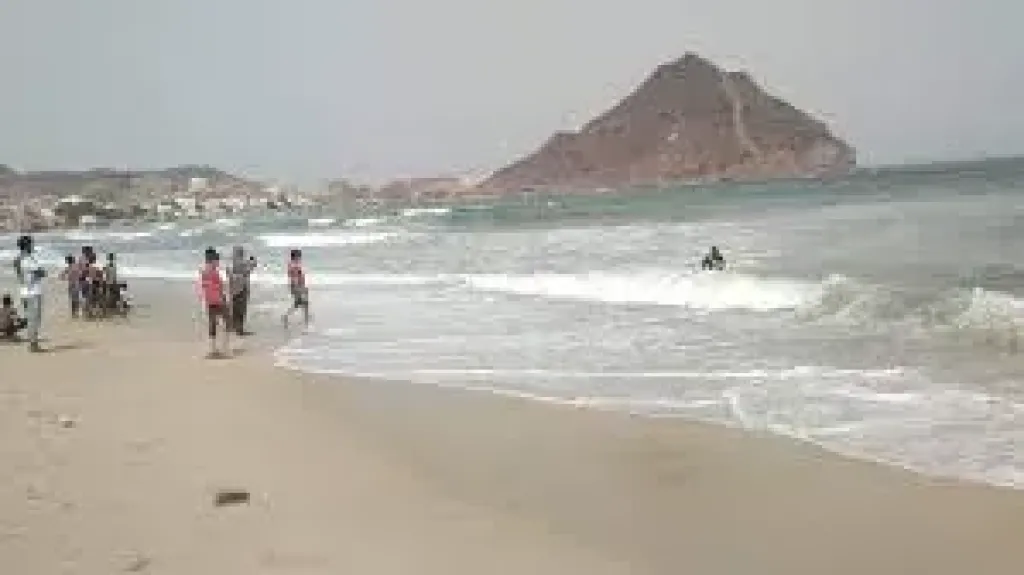 وفاة طفلين غرقاً وإنقاذ ثلاثة آخرين في سواحل عدن
