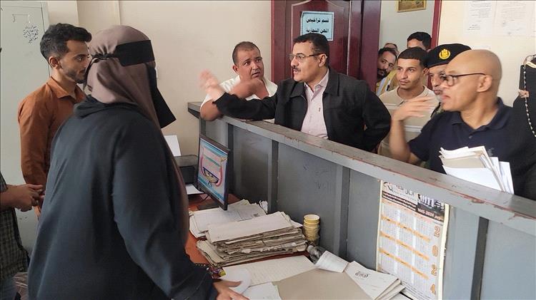مدير المنصورة يشيد بجهود قسم تراخيص المهن ويدعو لتكثيف الرقابة على الأنشطة التجارية