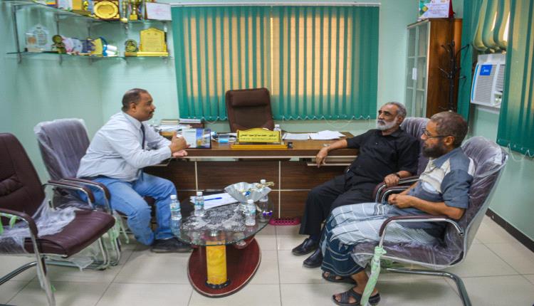 الجمحي يطلع على سير عمل مراكز الغسيل الكلوي بالمكلا و الشحر