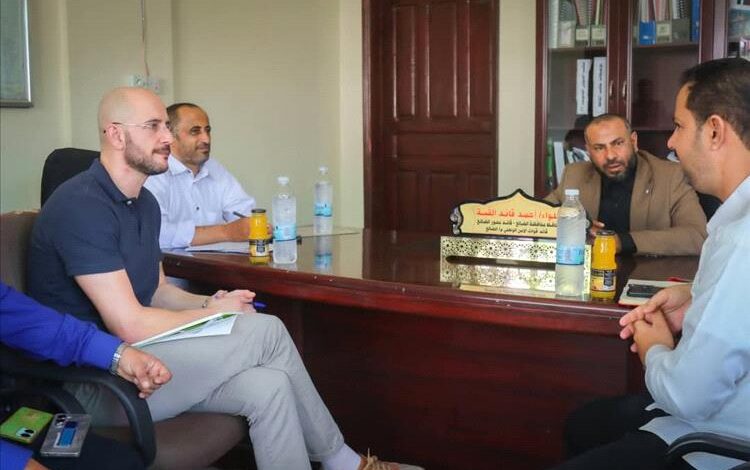محافظ الضالع يبحث مع الصليب الأحمر تعزيز العمل الإنساني وتسهيل مهامها في المحافظة