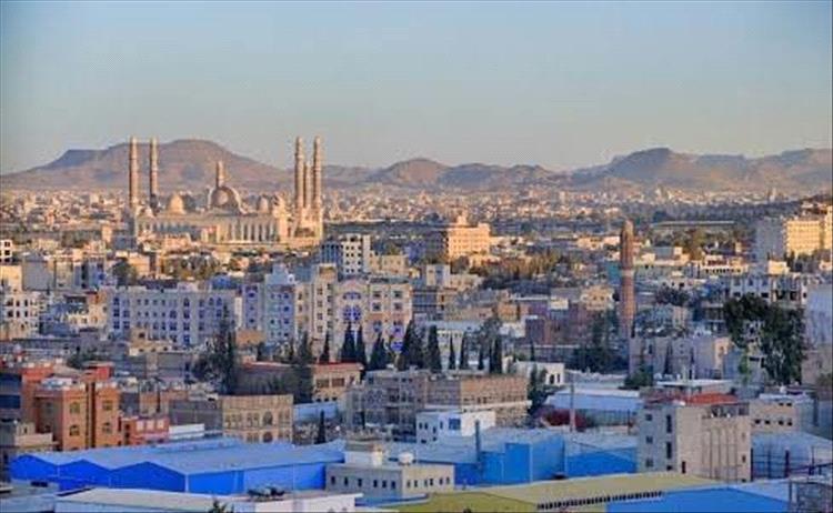 احتجاجات غاضبة في صنعاء عقب محاولة مليشيا الحوثي فرض سوق قات بالقوة داخل حي سكني