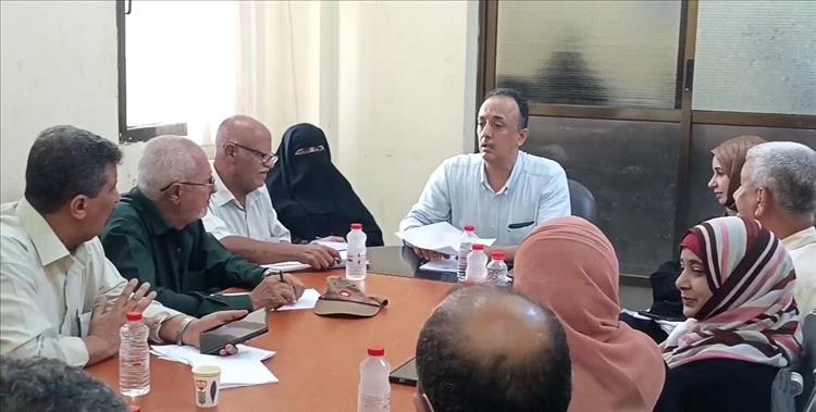 صحة عدن تناقش أداء المرافق الصحية وخطط تحسين الخدمات في المديريات 1 صحة عدن تناقش أداء المرافق الصحية وخطط تحسين الخدمات في المديريات
