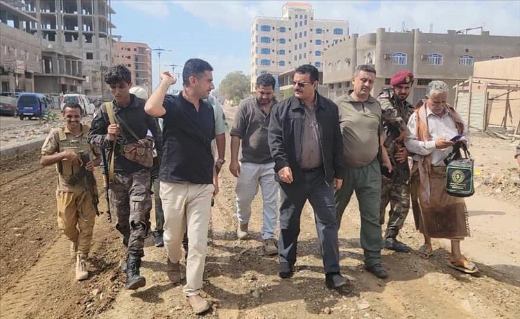 الداؤودي يتفقد سير العمل في مشروع إعادة تأهيل شارع التقنية بالمنصورة