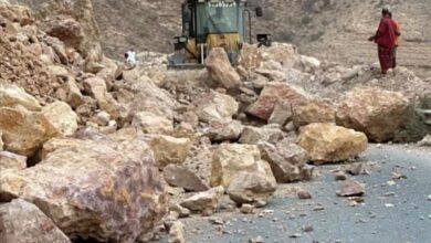 إعادة فتح طريق نشطون – الأنفاق بعد انهيار صخري مفاجئ في المهرة