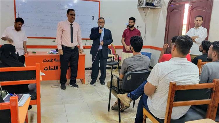 رئيس جامعة عدن يزور كلية اللغات ويشيد بسير العملية التعليمية 1 رئيس جامعة عدن يزور كلية اللغات ويشيد بسير العملية التعليمية