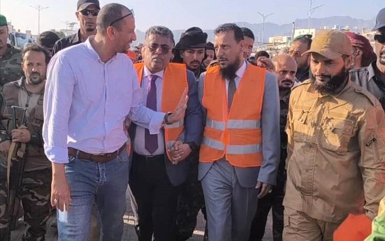 برعاية المحافظ عبدالرحمن شيخ.. حملة نظافة شاملة تعيد المظهر الحضاري إلى عدن 1 برعاية المحافظ عبدالرحمن شيخ.. حملة نظافة شاملة تعيد المظهر الحضاري إلى عدن