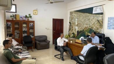 مدير خورمكسر يراجع خطط الخدمات ويشدد على رفع الجاهزية قبيل شهر رمضان