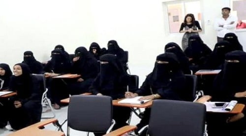 بدعم اماراتي.. تأهيل 34 فتاة بسقطرى في اللغة الإنجليزية والحاسب الآلي 1 بدعم اماراتي.. تأهيل 34 فتاة بسقطرى في اللغة الإنجليزية والحاسب الآلي