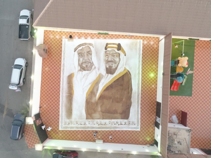 فنانة تشكيلية سعودية تهدي الإمارات أكبر لوحة بالعالم 1 فنانة تشكيلية سعودية تهدي الإمارات أكبر لوحة بالعالم