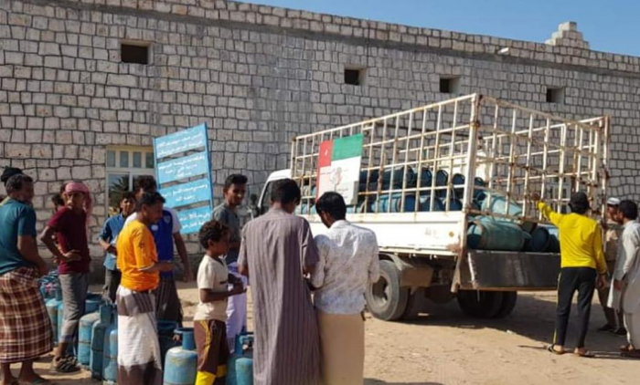 خليفة الإنسانية تواصل دعمها لسكان سقطرى بإسطونات غاز منزلي 1 خليفة الإنسانية تواصل دعمها لسكان سقطرى بإسطونات غاز منزلي