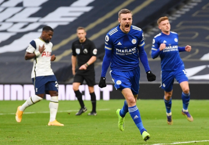 ليستر سيتي يفوز على توتنهام بثنائية ويتقدم لوصافة الدوري الإنجليزي 1 ليستر سيتي يفوز على توتنهام بثنائية ويتقدم لوصافة الدوري الإنجليزي