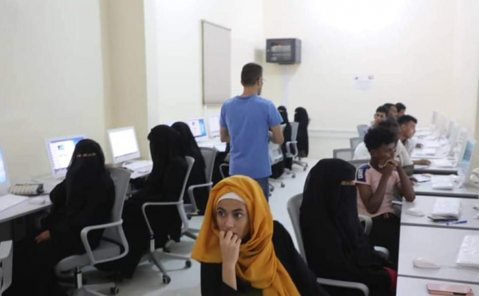 خليفة الإنسانية تواصل دعم القطاع التعليمي لتحسين مهارات الطلاب في سقطرى 1 خليفة الإنسانية تواصل دعم القطاع التعليمي لتحسين مهارات الطلاب في سقطرى