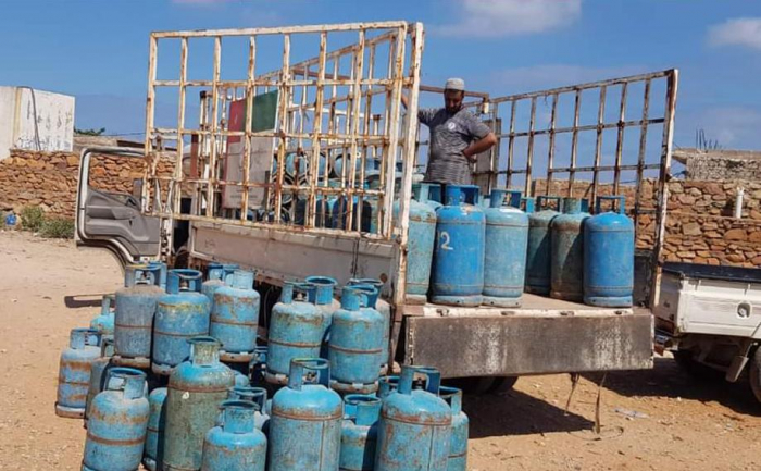 خليفة الإنسانية تضخ شحنة جديدة من الغاز المنزلي لسكان حديبو في سقطرى 1 خليفة الإنسانية تضخ شحنة جديدة من الغاز المنزلي لسكان حديبو في سقطرى