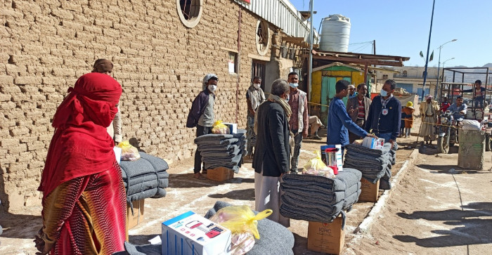 الصليب الأحمر يخفف معاناة 1000 أسرة في صعدة 1 الصليب الأحمر يخفف معاناة 1000 أسرة في صعدة