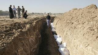الشرطة العراقية تعلن العثور على مقبرة جماعية تضم رفات 400 شخص 1 الشرطة العراقية تعلن العثور على مقبرة جماعية تضم رفات 400 شخص