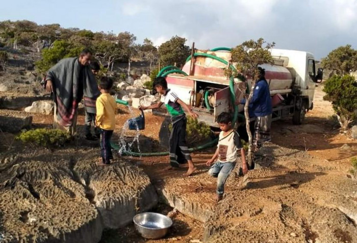 سقيا الإمارات تصل للقرى الجبلية في دكسم بسقطرى 1 سقيا الإمارات تصل للقرى الجبلية في دكسم بسقطرى