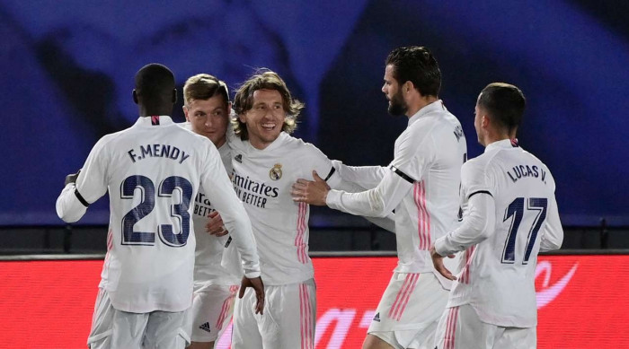 ريال مدريد يكسب الكلاسيكو ويعتلي صدارة الدوري الأسباني 1 ريال مدريد يكسب الكلاسيكو ويعتلي صدارة الدوري الأسباني