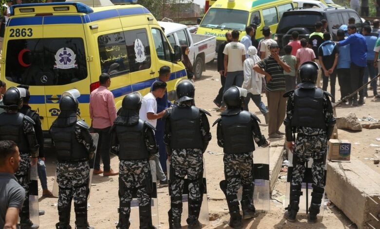 مصر.. تصادم مروع يودي بحياة 14 شخصاً ويصيب 6 آخرين في المنوفية
