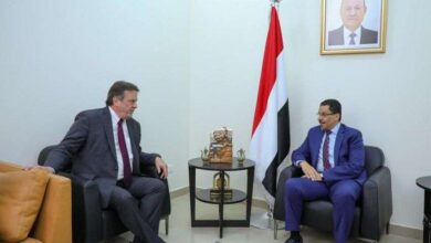 وزير الخارجية يبحث مع منسق الشؤون الإنسانية سير المرحلة الأولى من خطة إنقاذ صافر
