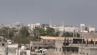 مليشيا الحوثي تقصي عشرة من موظفي مؤسسة الكهرباء بالحديدة