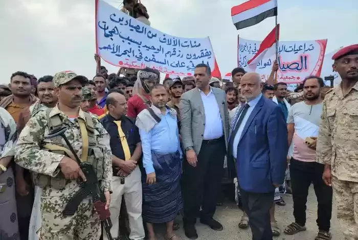 محافظ الحديدة: 78 ألف شخص ضحية تلوث البحر الأحمر 1 محافظ الحديدة: 78 ألف شخص ضحية تلوث البحر الأحمر
