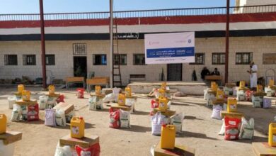 بدعم إماراتي.. الخلية الإنسانية تواصل توزيع السلال الغذائية في مأرب 7 بدعم إماراتي.. الخلية الإنسانية تواصل توزيع السلال الغذائية في مأرب