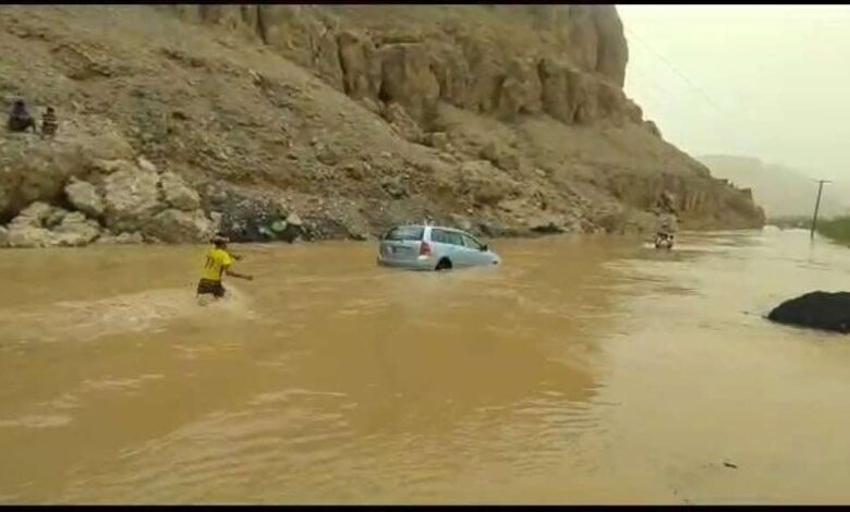 استمرار هطول الأمطار الرعدية على مدن وادي حضرموت.. وتحذيرات للمواطنين