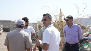 مدير الأوتشا يطلع على مستوى الإنجاز في مشروع مياه المخا
