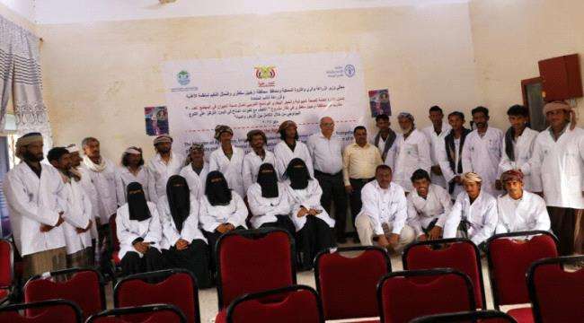 السقطري يدشن دورة تدريبية لعمال الصحة الحيوانية بسقطرى