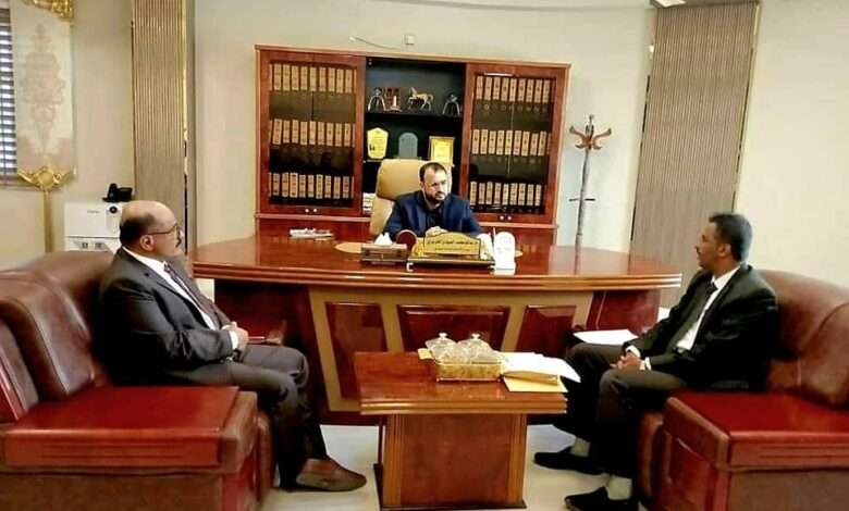 وزير الأشغال العامة والطرق يلتقي وكيل محافظة شبوة 1 وزير الأشغال العامة والطرق يلتقي وكيل محافظة شبوة
