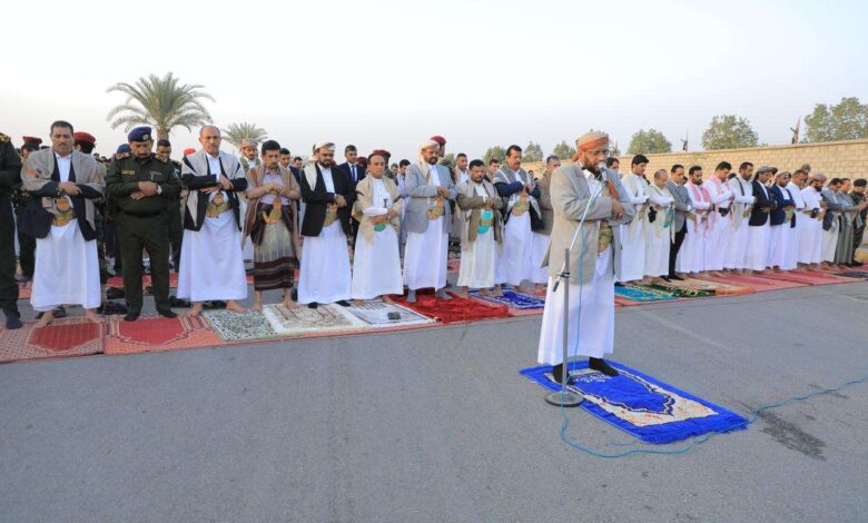 عضو الرئاسي العرادة يؤدي صلاة عيد الأضحى مع جموع المواطنين ويستقبل المهنئين