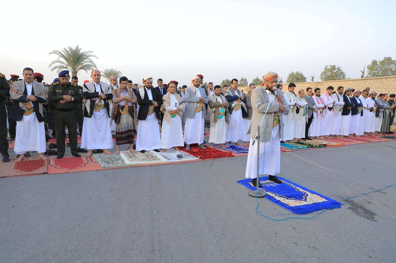 عضو الرئاسي العرادة يؤدي صلاة عيد الأضحى مع جموع المواطنين ويستقبل المهنئين