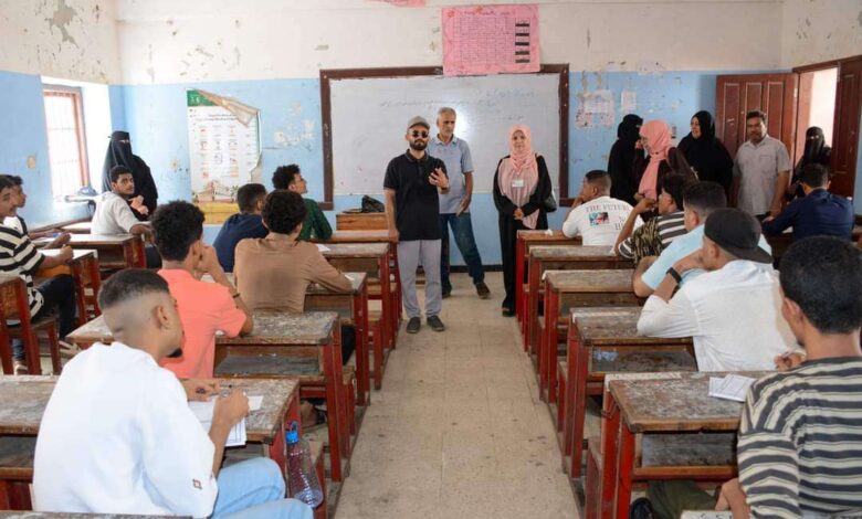مدير عام مديرية صيرة يتفقد اختبارات الثانوية العامة