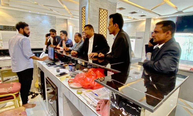 الجيلاني والسكاب يطلعان على خدمات عدد من المنشآت والفنادق السياحية بالمكلا