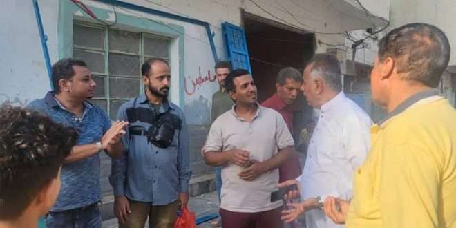 الجاوي يتفقد موقع حادث انهيار “البلكونة” في المعلا بعدن