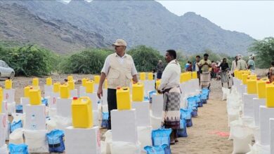 الخلية الإنسانية تقدم مساعدات إغاثية لمتضرري السيول في حيس