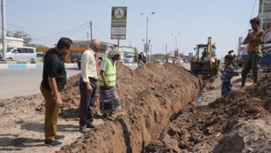 مدير عام المخا يزور مشروع تأهيل شبكة المياه بدعم من طارق صالح