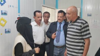 مكتب الصحة في تعز يناقش احتياجات مركز تأهيل ذوي الإعاقة بالمخاء