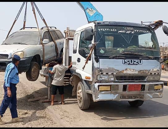 شرطة السير في المخا تنفذ حملة مرورية ضد الوقوف العشوائي لضمان انسيابية الحركة 1 شرطة السير في المخا تنفذ حملة مرورية ضد الوقوف العشوائي لضمان انسيابية الحركة