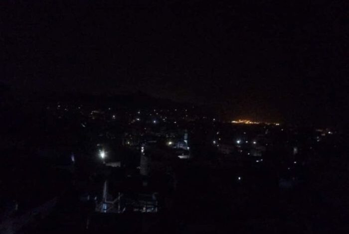 انهيار شبه كامل للكهرباء في عدن وسط موجة حر خانقة وانعدام الوقود 1 انهيار شبه كامل للكهرباء في عدن وسط موجة حر خانقة وانعدام الوقود