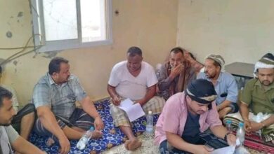 ذو باب المندب.. اتفاق بين السلطة المحلية والتجار على آلية جديدة لتخفيض الأسعار
