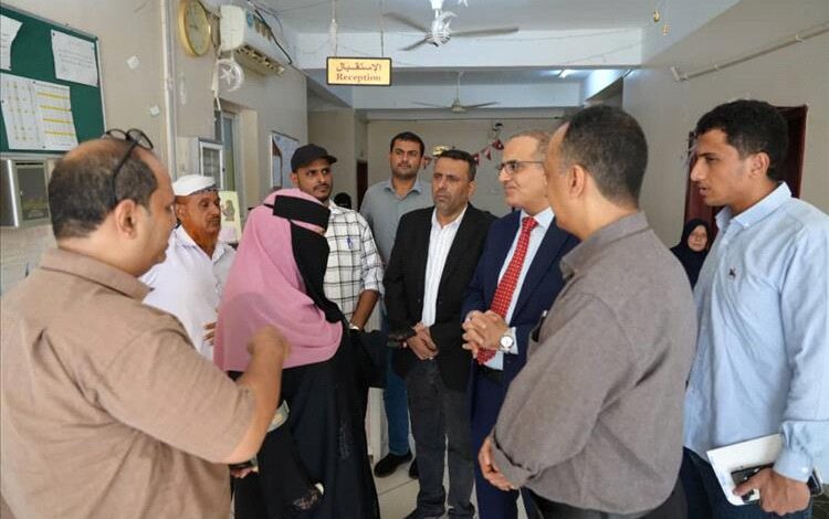 وزير الصحة يتفقد مرافق الرعاية الأولية في خور مكسر ويؤكد دعم تطوير الخدمات الصحية بعدن 1 وزير الصحة يتفقد مرافق الرعاية الأولية في خور مكسر ويؤكد دعم تطوير الخدمات الصحية بعدن