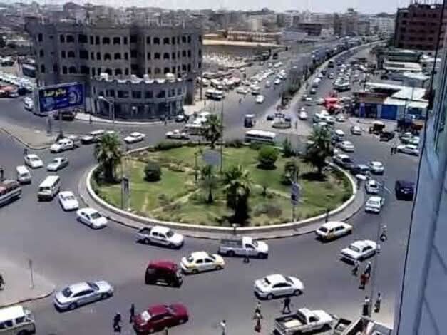 نقابات النقل بعدن تتجاهل التسعيرة الجديدة للمواصلات وتزيد معاناة المواطنين