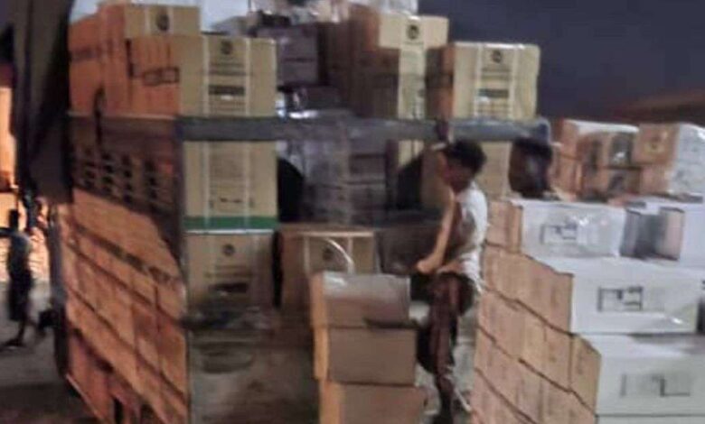 لحج.. إحباط تهريب 400 كرتون مبيدات منتهية الصلاحية كانت في طريقها إلى مأرب 1 لحج.. إحباط تهريب 400 كرتون مبيدات منتهية الصلاحية كانت في طريقها إلى مأرب