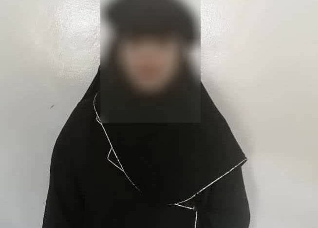 القبض على امرأة متورطة بسرقة مجوهرات طالبات في مدارس أهلية بعدن