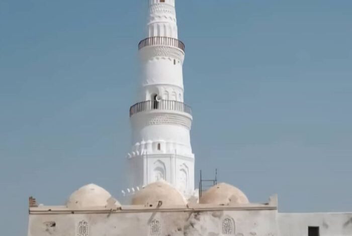 المخا.. إنجاز ترميم منارة جامع الشاذلي التاريخي برعاية طارق صالح