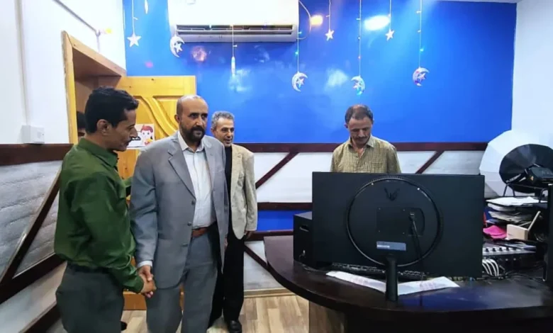 المخا.. وكيل وزارة الإعلام يطلع على جاهزية إذاعة صوت المقاومة وخطتها الرمضانية 1 المخا.. وكيل وزارة الإعلام يطلع على جاهزية إذاعة صوت المقاومة وخطتها الرمضانية