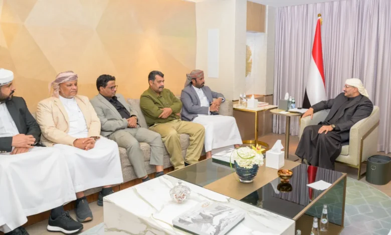 طارق صالح يبحث مع الشيخ عمرو بن حبريش التطورات في حضرموت وسبل تعزيز الاستقرار 1 طارق صالح يبحث مع الشيخ عمرو بن حبريش التطورات في حضرموت وسبل تعزيز الاستقرار