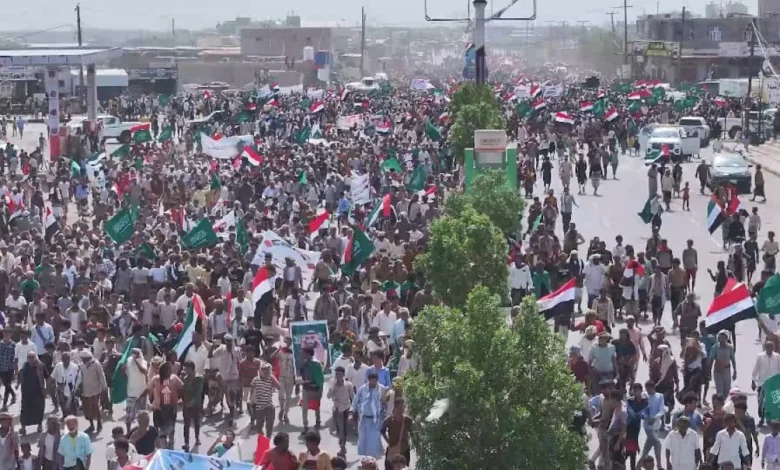 الإرياني: تنديد المخا بالعدوان الإيراني يؤكد أن معركة الممرات المائية واحدة ولا فصل بين أمن الخليج واليمن