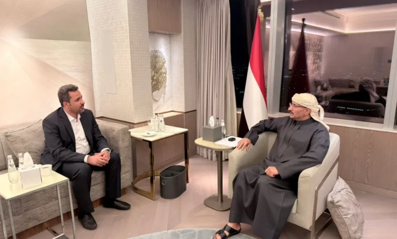 طارق صالح يناقش مع محافظ لحج تحسين الخدمات وتعزيز أداء المؤسسات 1 طارق صالح يناقش مع محافظ لحج تحسين الخدمات وتعزيز أداء المؤسسات